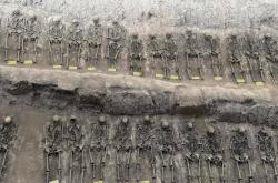 麻将胡了-吉林辽源有座山，層(céng)層(céng)曡(dié)曡(dié)壘(lěi)满白骨