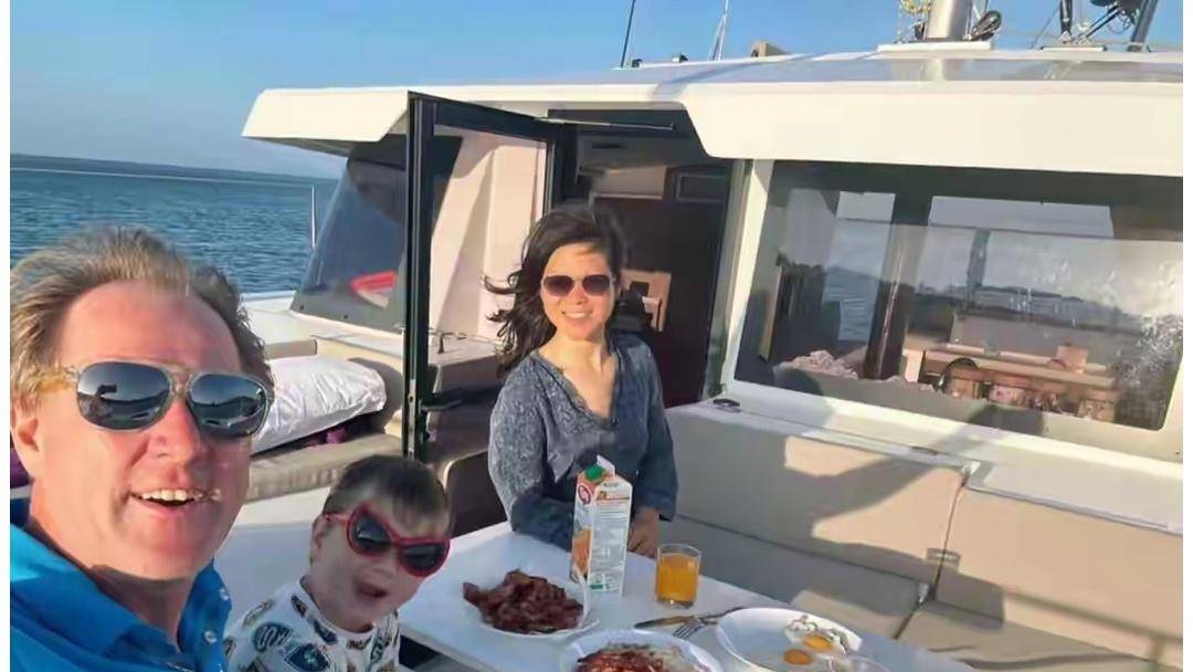 上海网球大师赛观众高声嘶吼，裁判多次劝阻，保安最终请离