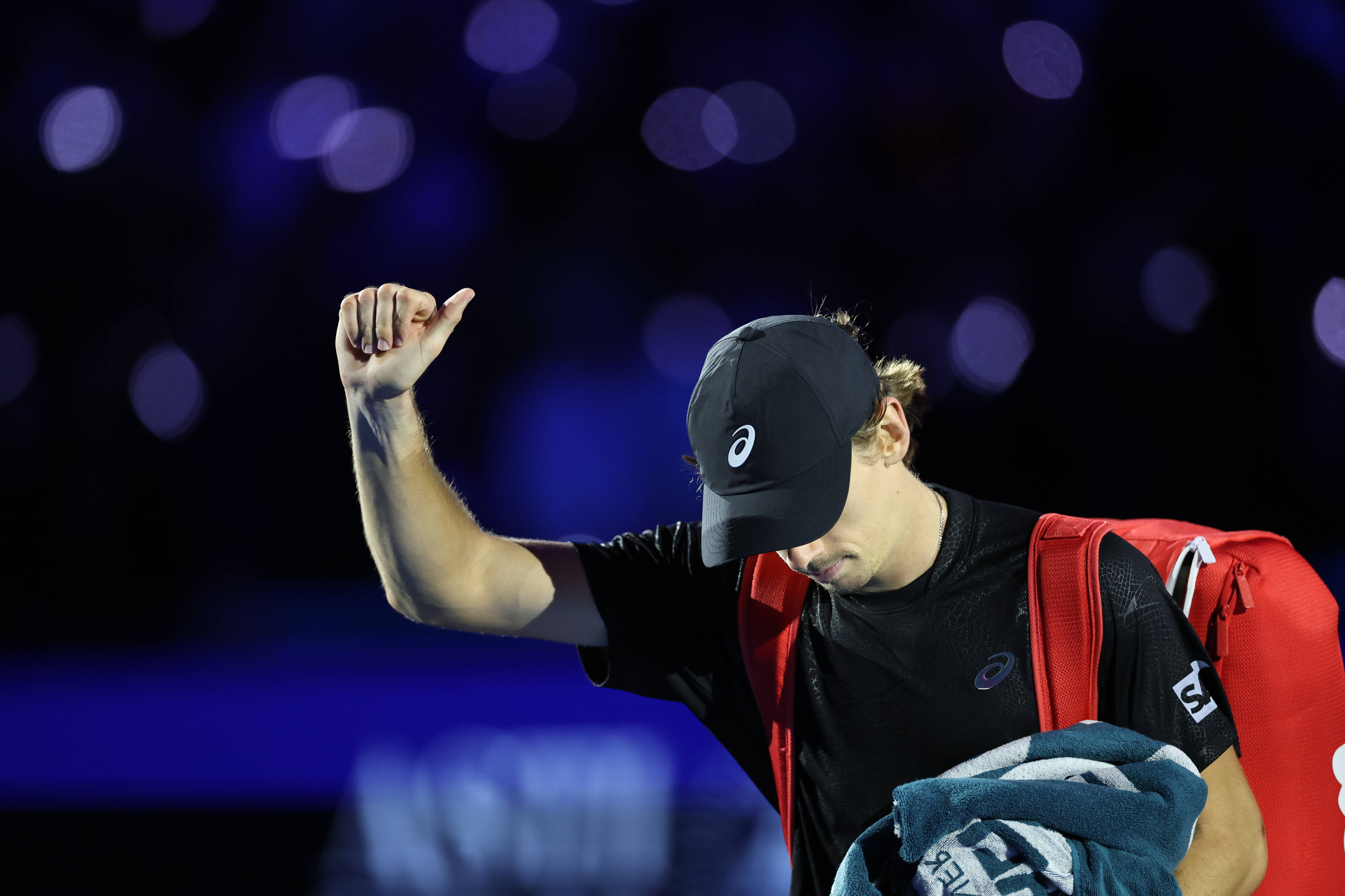 (体育)网球——ATP年终总决赛半决赛:辛纳胜德米纳尔