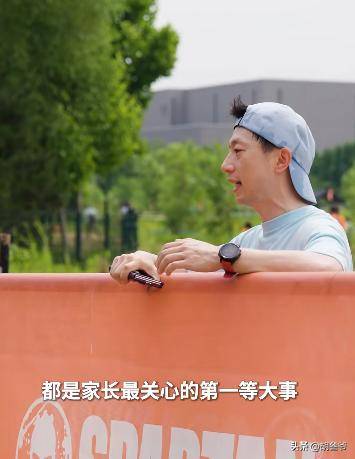 马龙一家在环球影城!俩儿子参加斯巴达比赛,夏露有马甲线妊娠纹