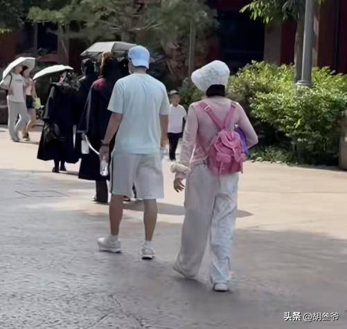 马龙一家在环球影城!俩儿子参加斯巴达比赛,夏露有马甲线妊娠纹