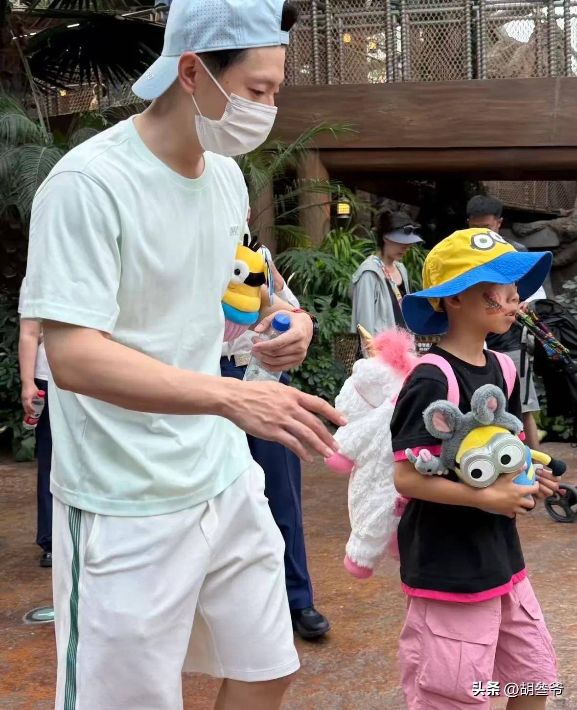 马龙一家在环球影城!俩儿子参加斯巴达比赛,夏露有马甲线妊娠纹